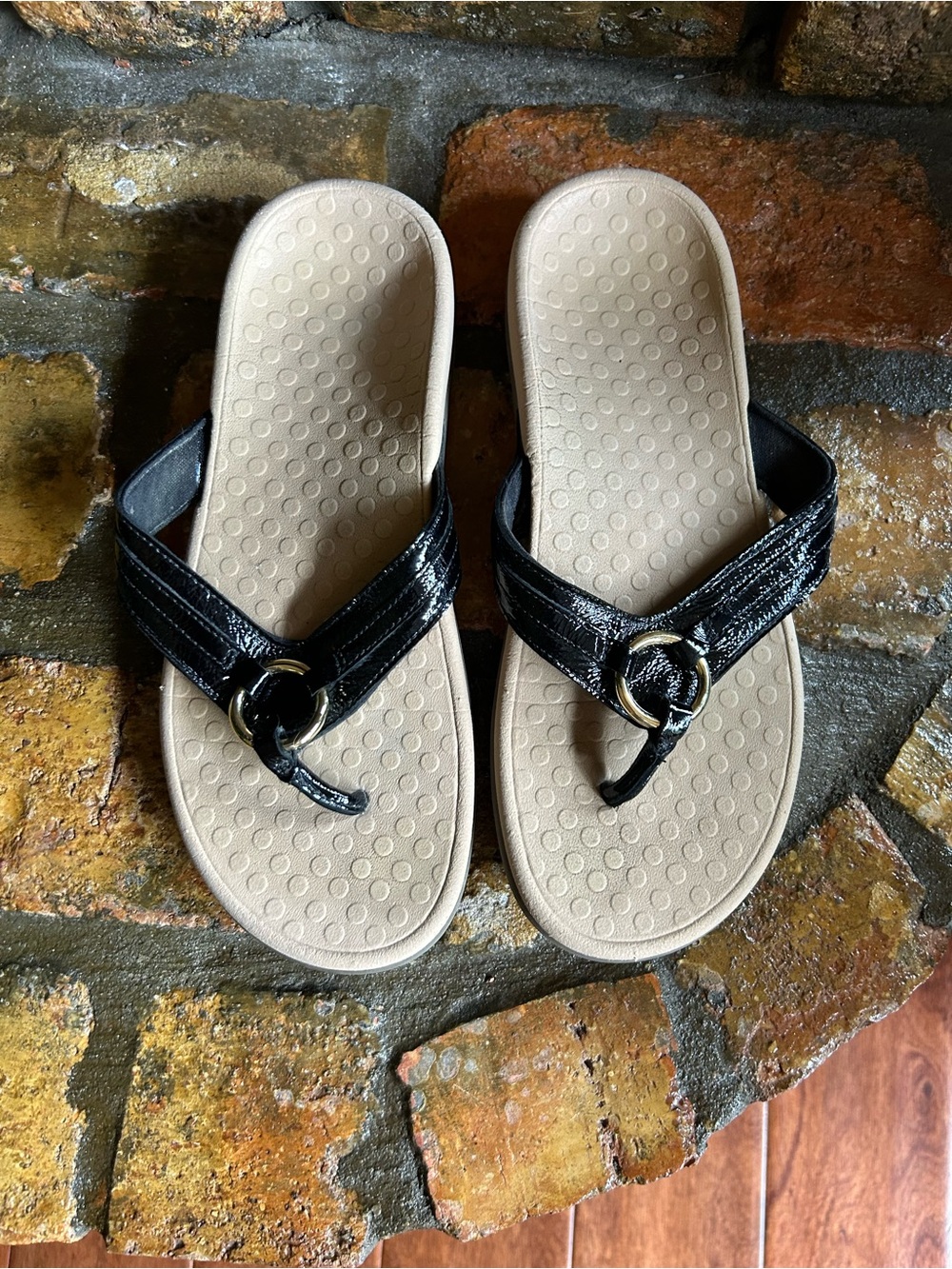 Vionic sandals. - Picture 2 of 4